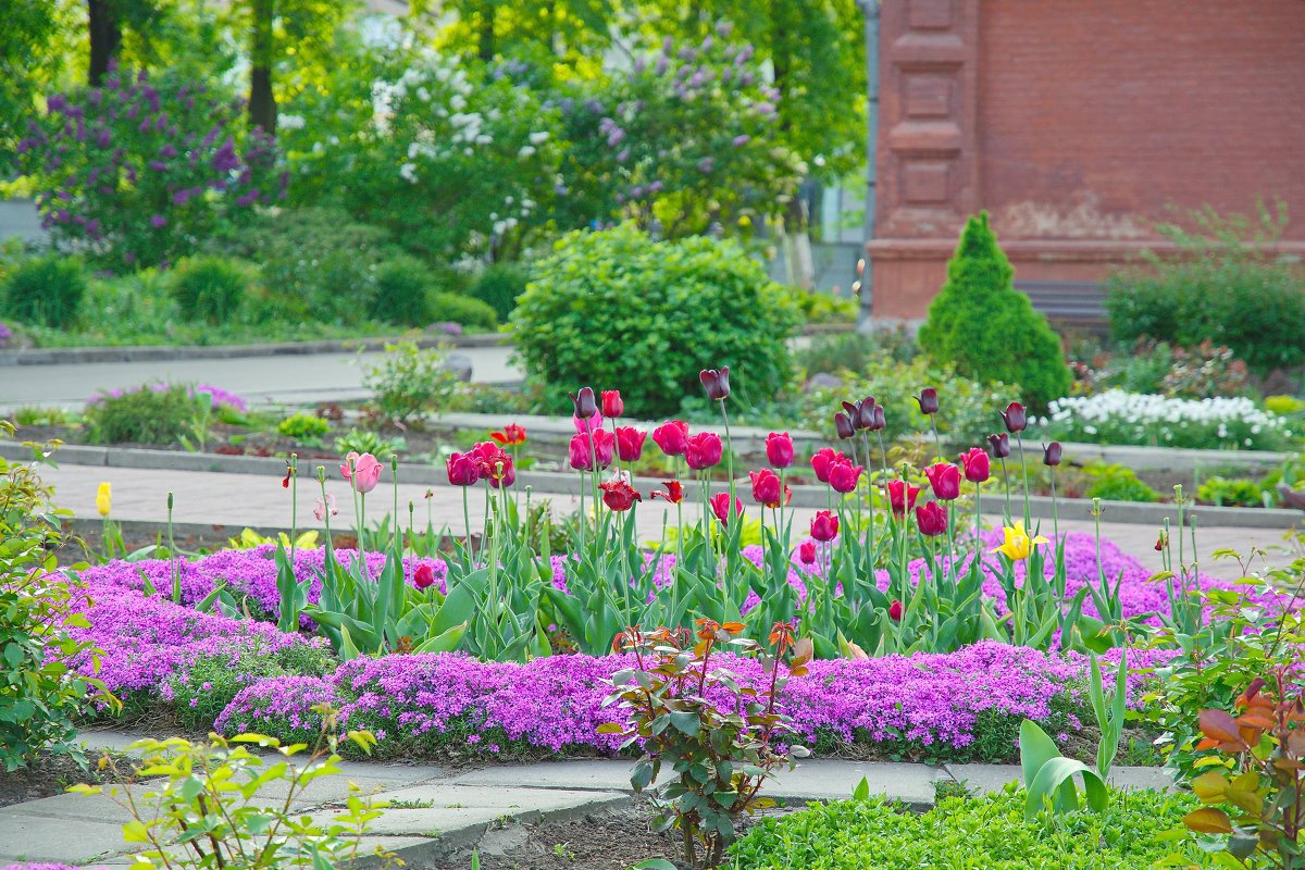 Весна в монастырском саду. - Геннадий Александрович