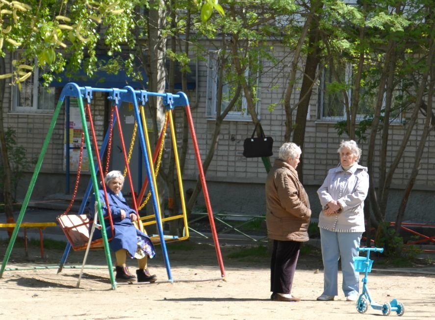 Наверно у старушек полным полно игрушек... - Алена Шуплецова