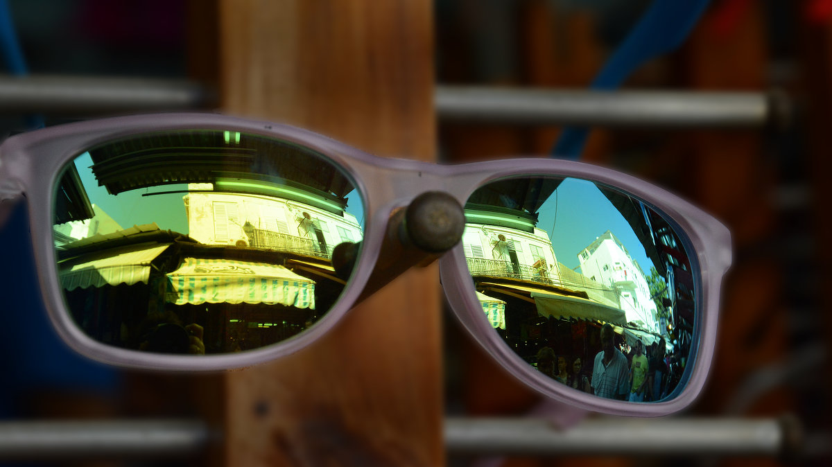 Отражение в очках или очковое отражение. - Ludmila Frumkina
