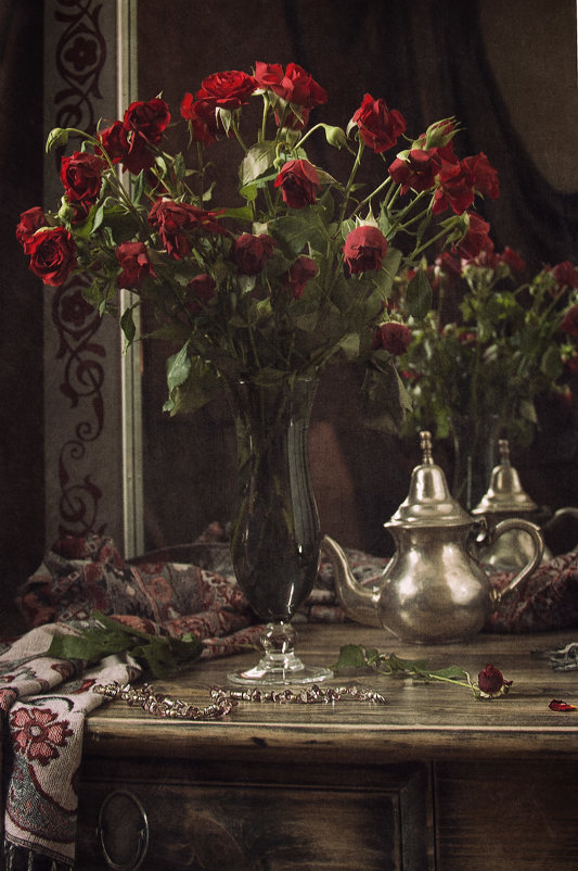 Натюрморт с розами и восточным чайником - Татьяна Иванова