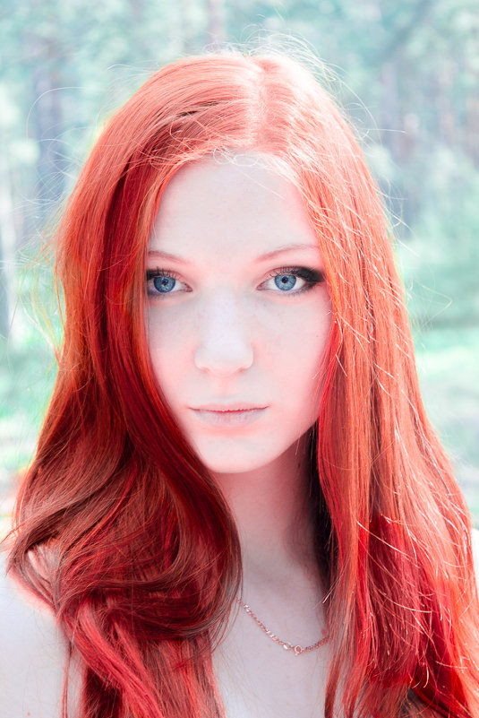 Red - Anna Tvays