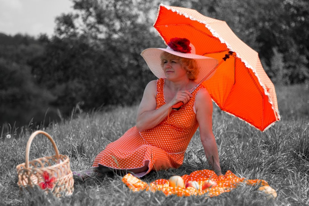 Оранжевый зонт... и все такое оранжевое.. - Nadin Keara