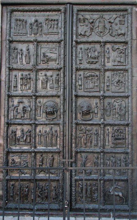 Ворота Софийского собора в Великом Новгороде - Ирина Томина