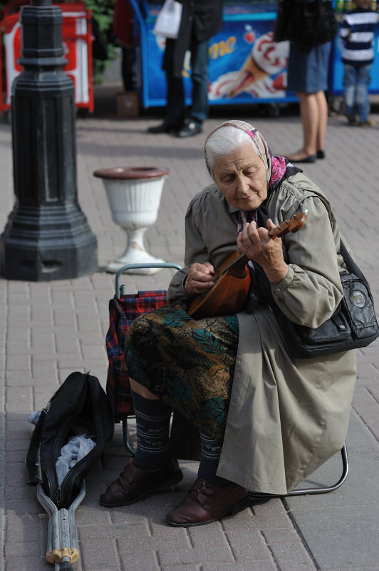 Бабушка, домра, музыка - Виктор Берёзкин