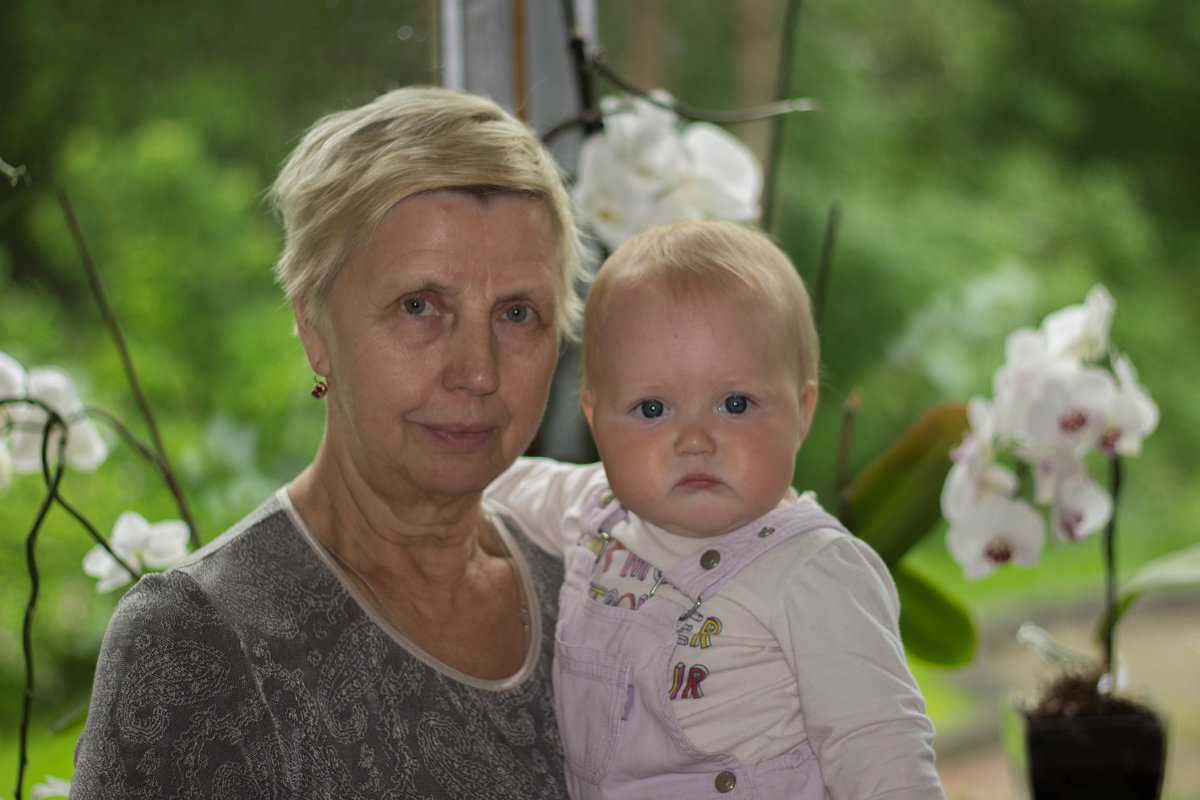 Бабушка с внучкой - Александр Паркинен