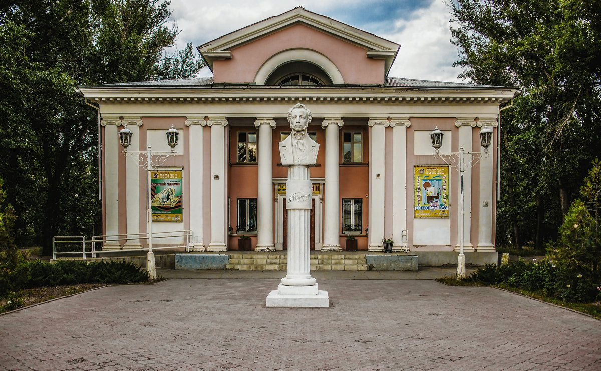 г. Волжский_Театр кукол «Арлекин»_08.06.2014 год. - OzMann 