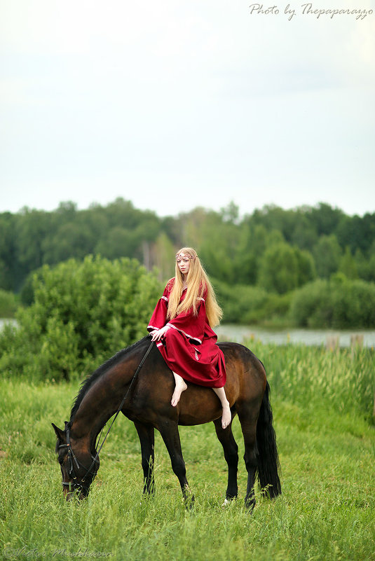 A girl and a horse - Виктор Мушкарин (thepaparazzo)