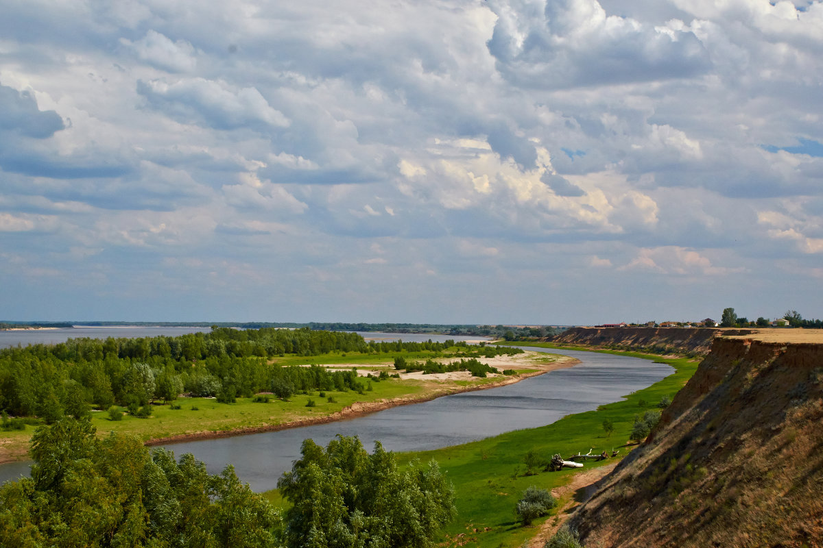 На Волжских берегах - Александр Тарута