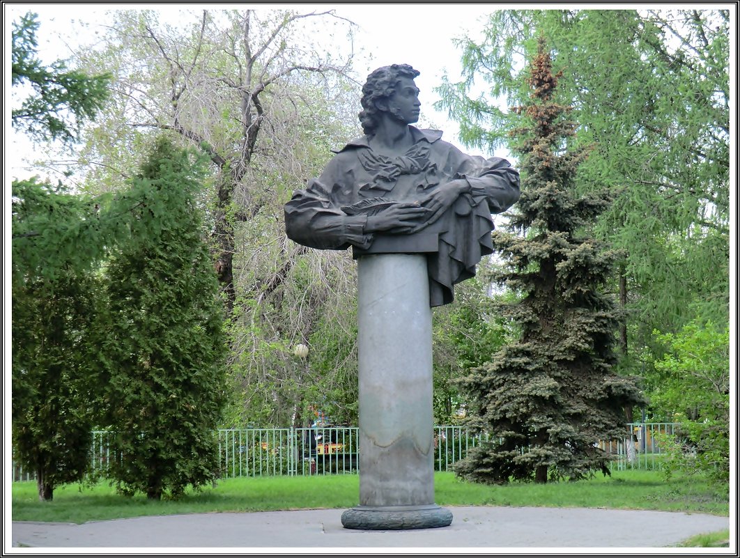 Памятник Пушкину в парке его же имени - Нина 
