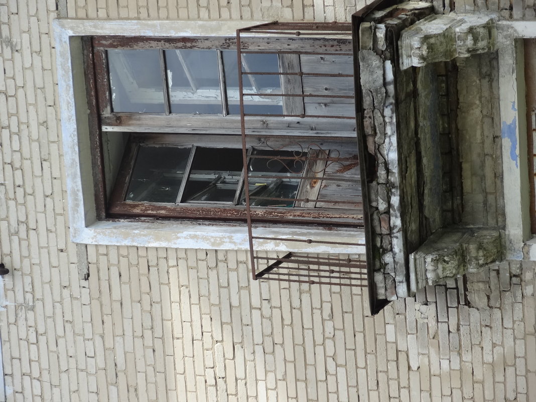 Балкон одного из расселенных домов на БРУ1 - Андрей Бабушкин
