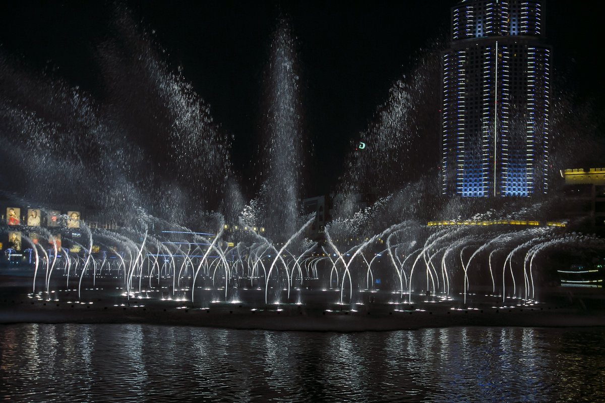 Дубай, фонтан - Elena Inyutina