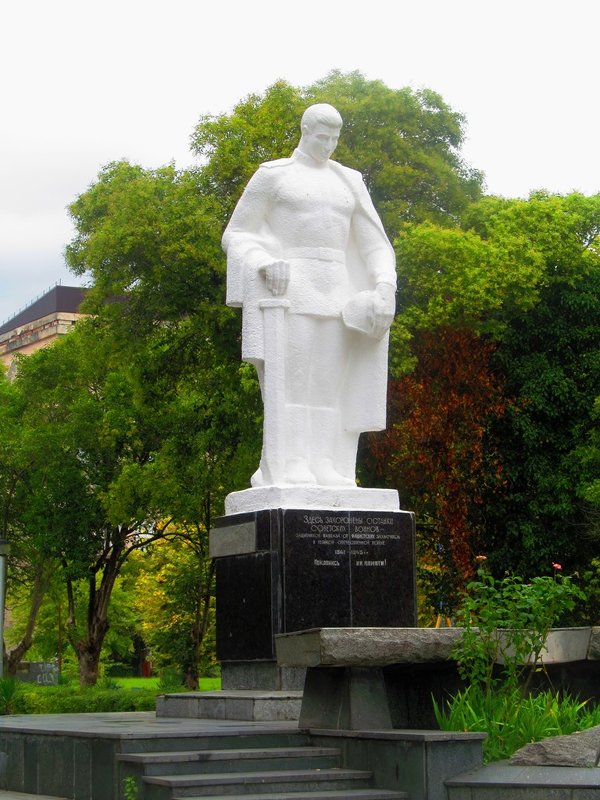 Памятник неизвестному солдату - защитнику Кавказа. Сухум - ValyakaN Naumkina Valentina