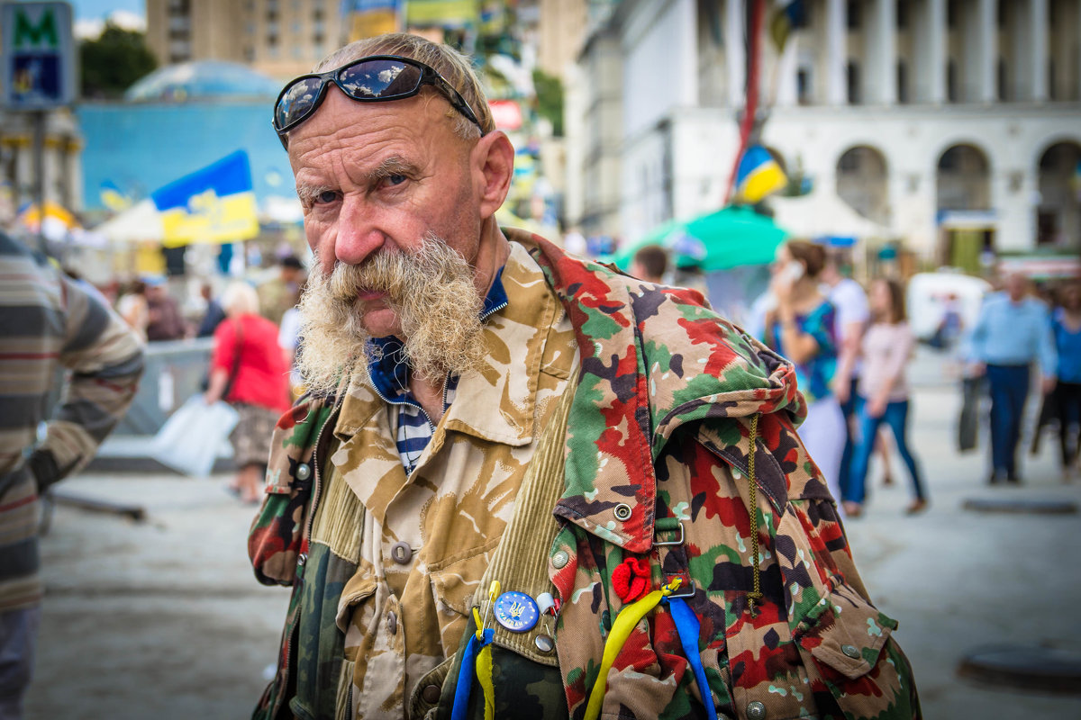 А в Киеве дядько... - Сергей Офицер