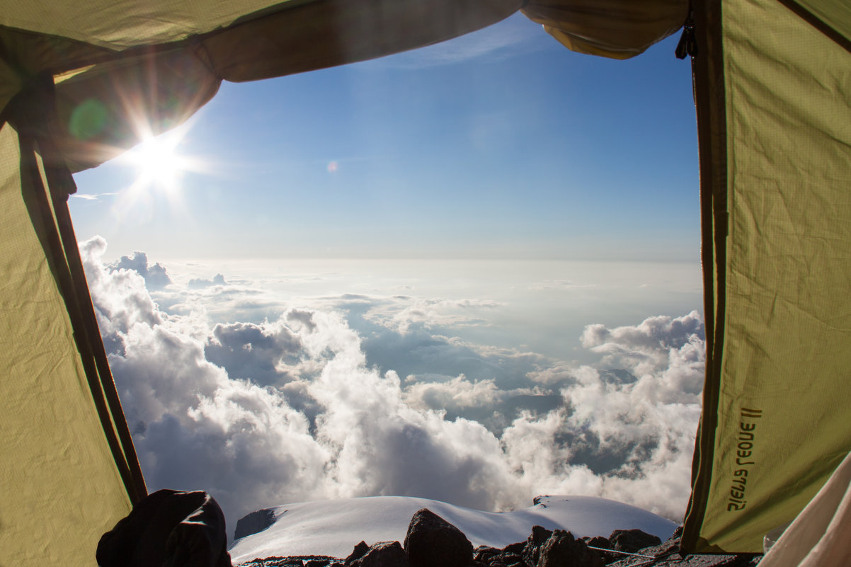 вид из палатки на высоте 5200 м. Эльбрус - Даша Савельева