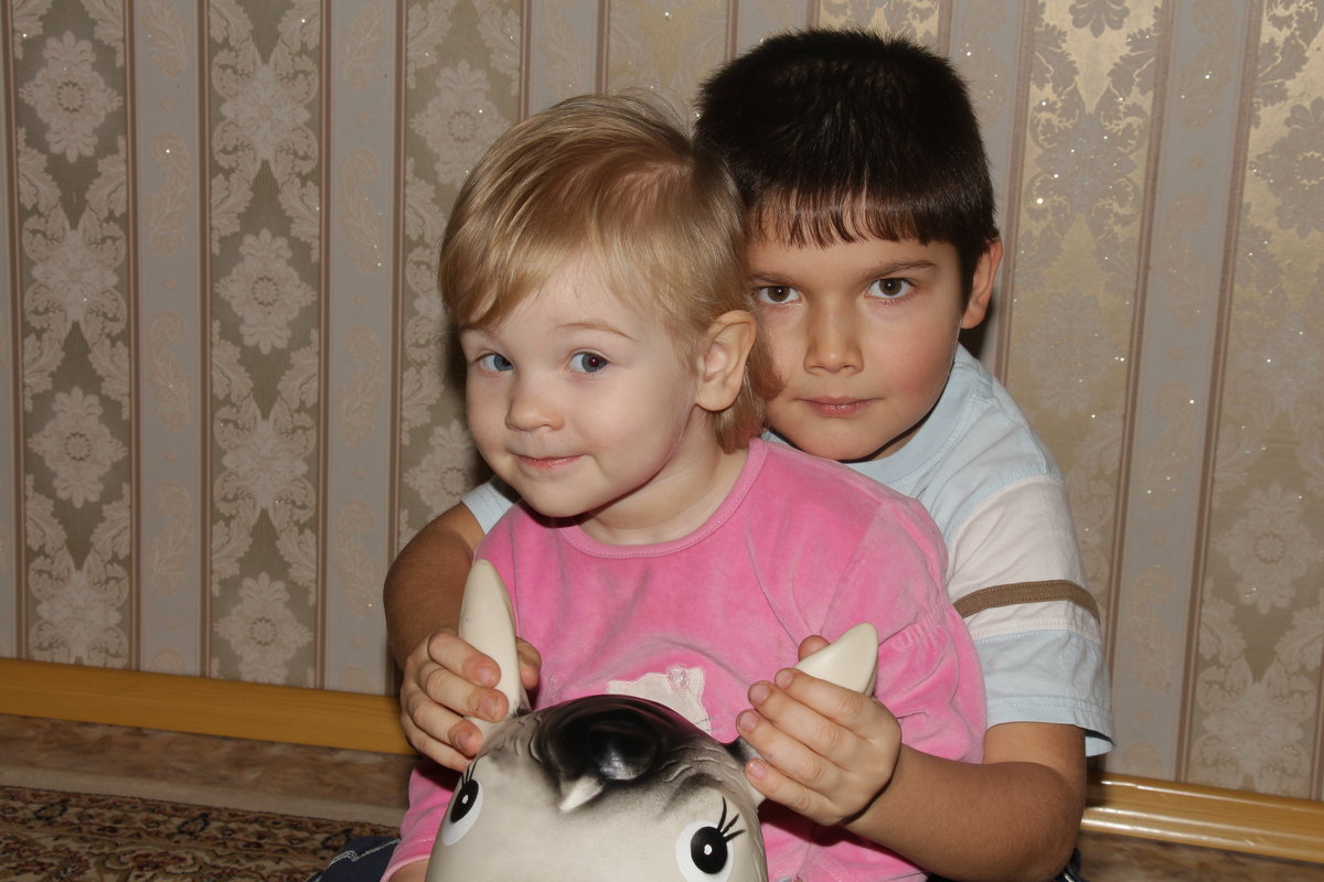 Сестра и брат - Евгений Рай
