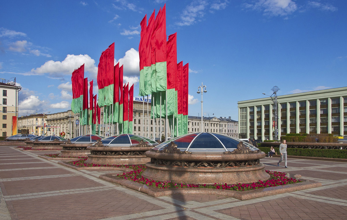 Площадь Независтмости накануне Дня Освобождения - Владислав Писаревский