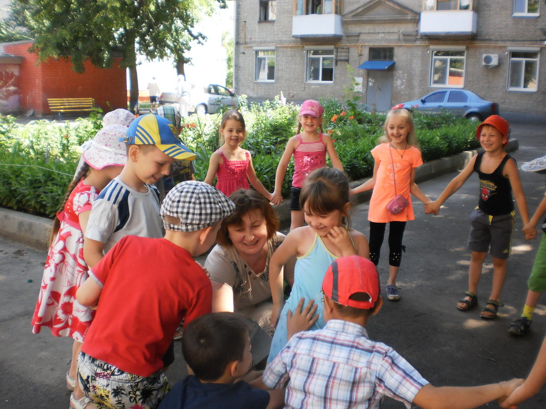 Игры во дворе библиотеки - Наталья Тимошенко