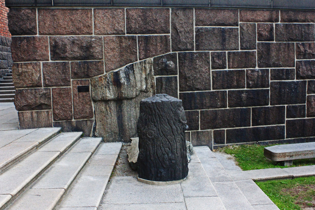 Памятник бревну.(Стокгольм) - Александр Лейкум