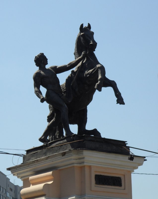 Копия скульптурной группы "Укрощение коней" П.К. Клодта - ВЕРА (Vera)