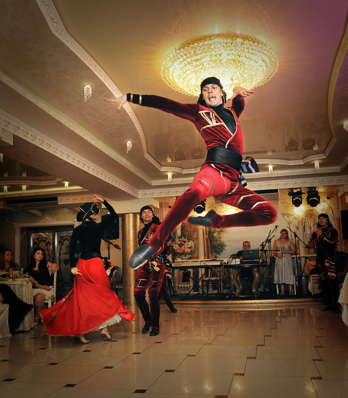 танцор группы "Асса" - Батик Табуев