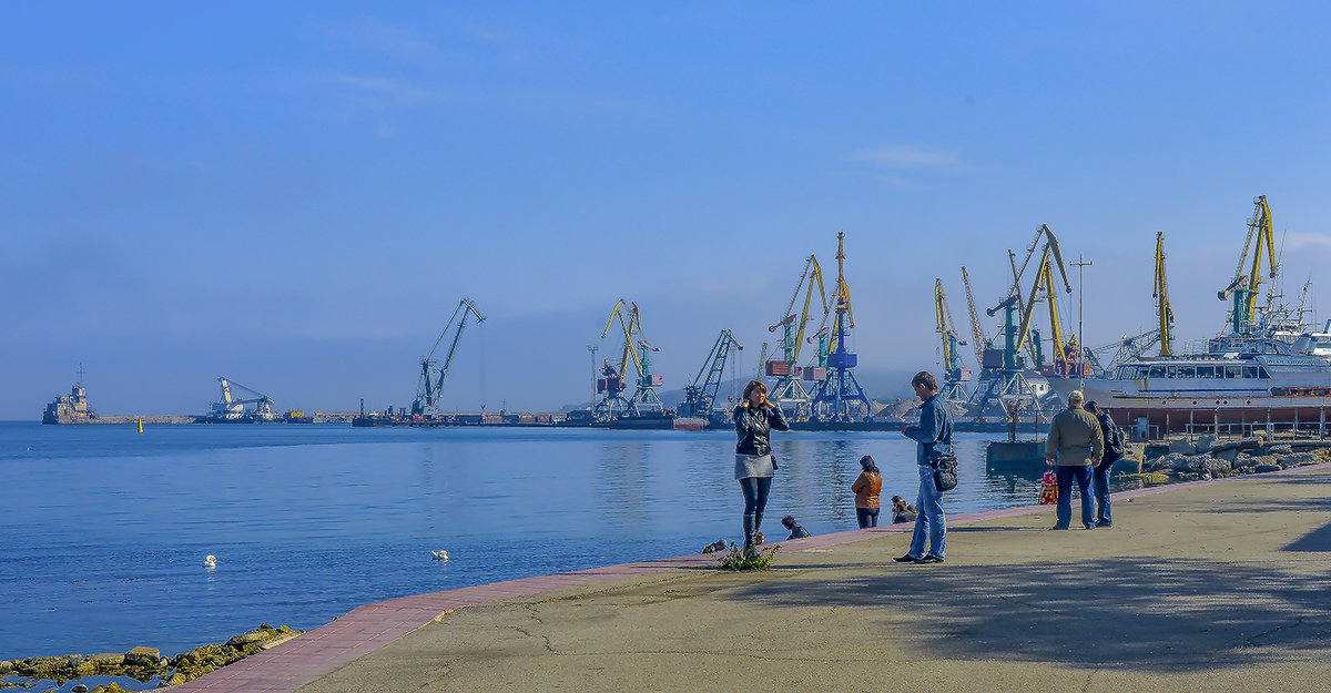 Феодосийский порт.  Фото на память - Аркадий Беляков