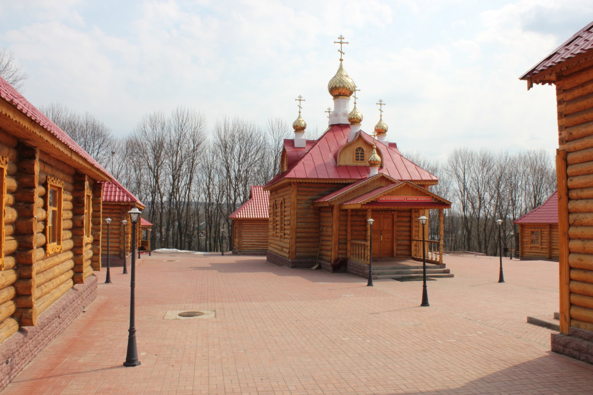 Деревянная церковь на территории  монастыря - Любовь (Or.Lyuba) Орлова