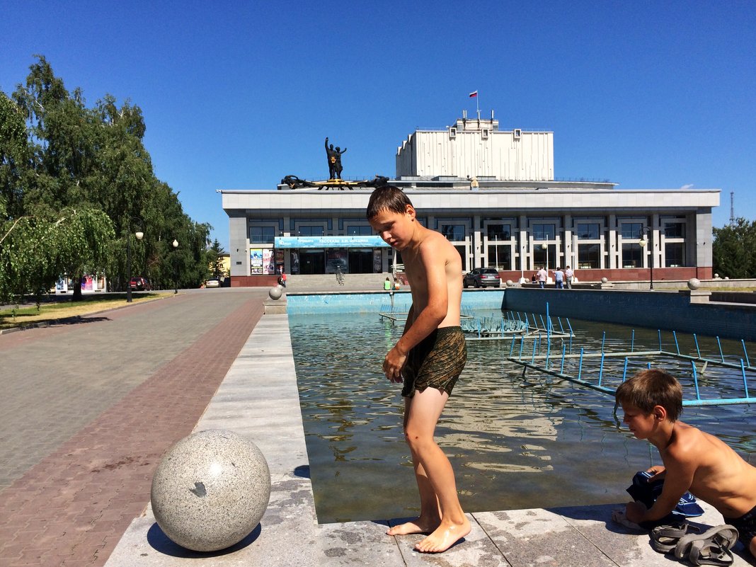 Лето,дети и фонтан - Владимир 