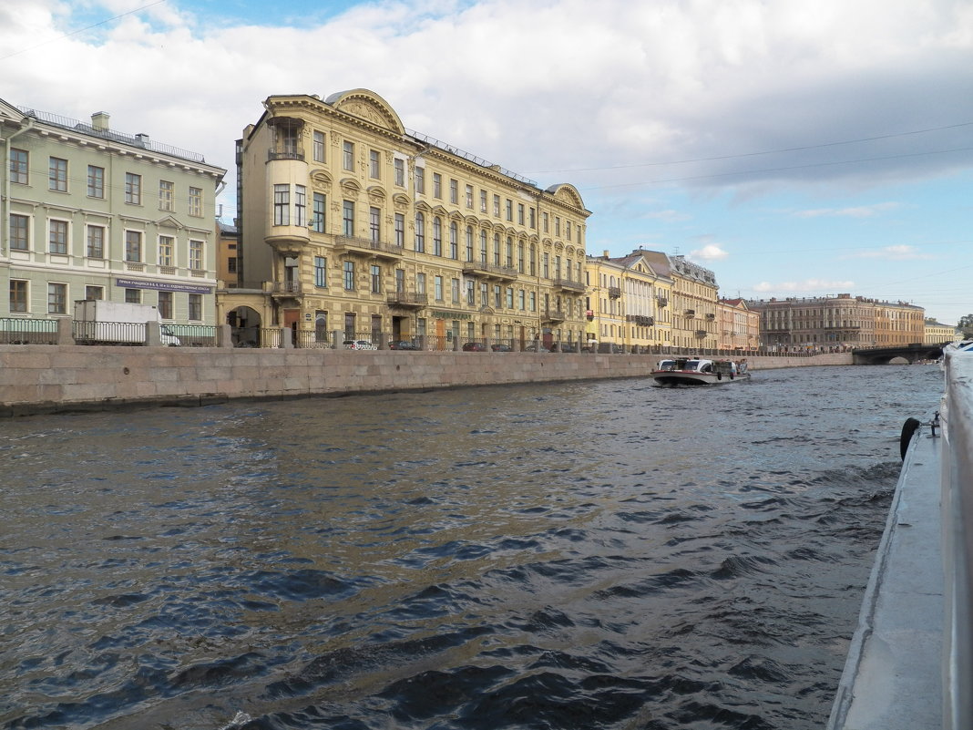 Прогулка по водным гладям Петербурга. - Виктор Елисеев