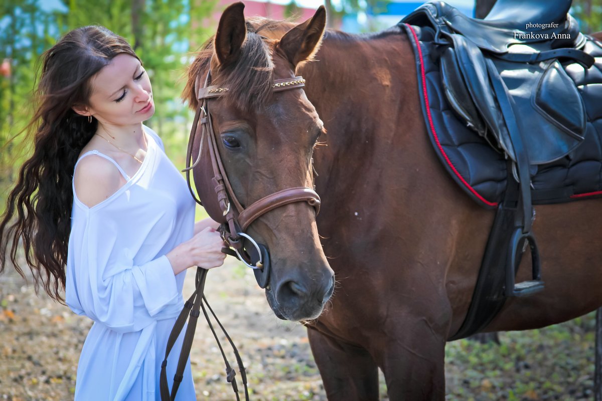 девушка и лошадь - Анна Франкова
