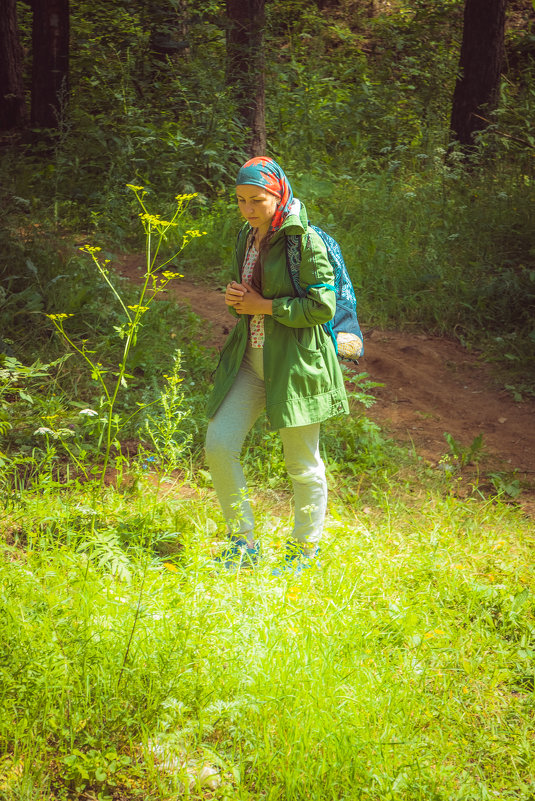 девушка в лесу - Игорь 