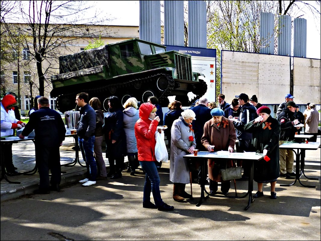 Каша и чай перед митингом. - Владимир Валов