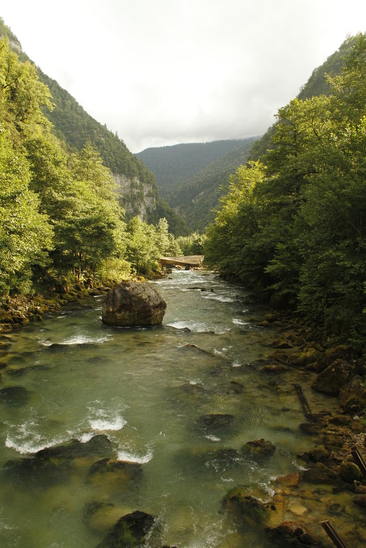 Горная река в Абхазии - esadesign Егерев