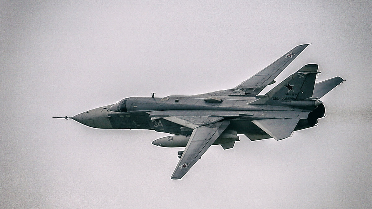 Су-24 расправил крылья. - Алексей Поляков