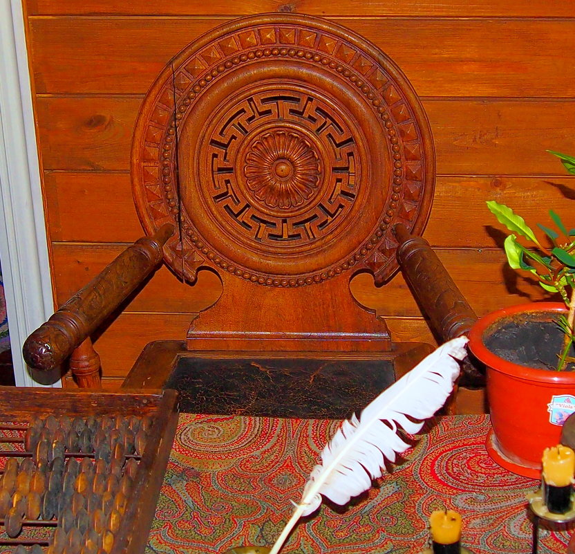 стул,на котором сидел дедушка Аксакова С.Т., - Ирина ***