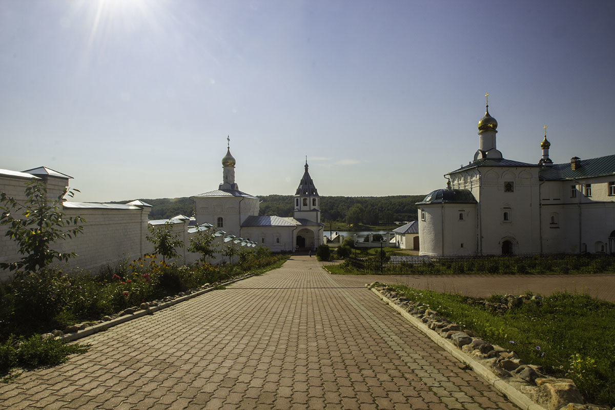Монастырский дворик - Бронислав Богачевский