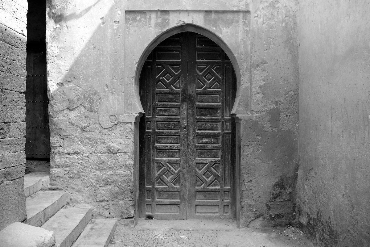 Старинная дверь в португальской крепости. - Светлана marokkanka