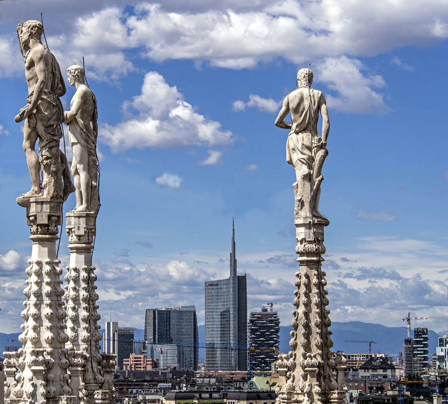Миланский пейзаж. Вид на небоскрёбы с крыши Собора - Виталий Авакян
