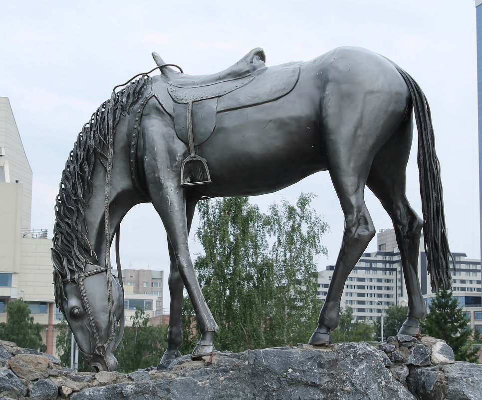 Памятник лошади - GALINA 