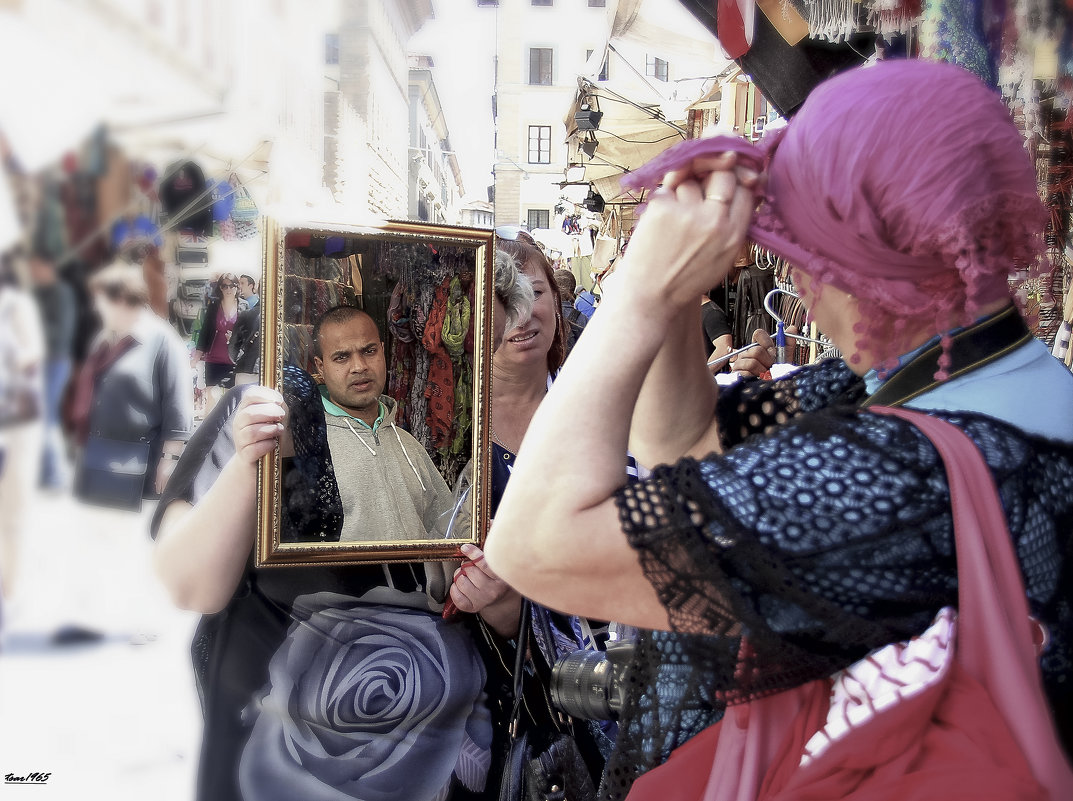 Гуляя улицами Флоренции...попалось вот такое волшебное зеркало-перевоплощение!!! - Александр Вивчарик