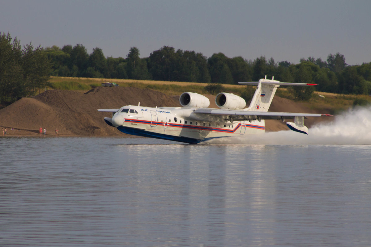 бе-200 берёт воду - Pavlusha *