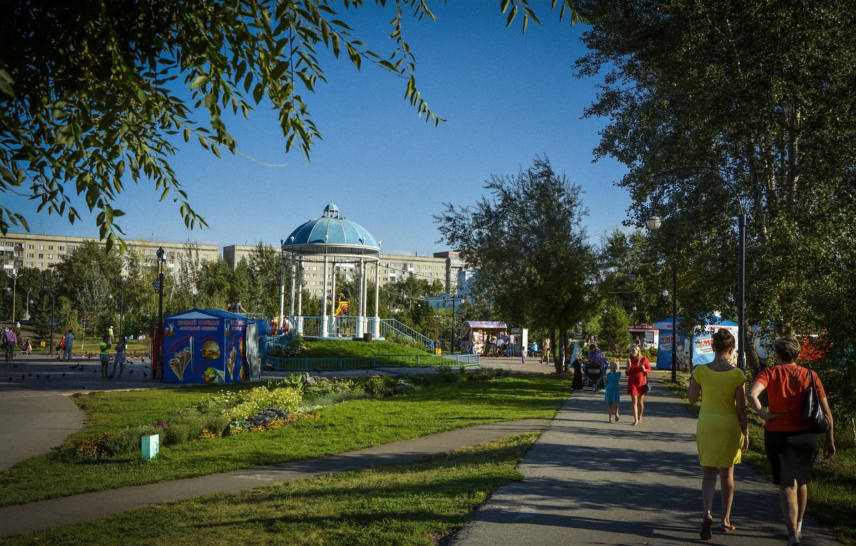 Беседка в парке - юрий Амосов