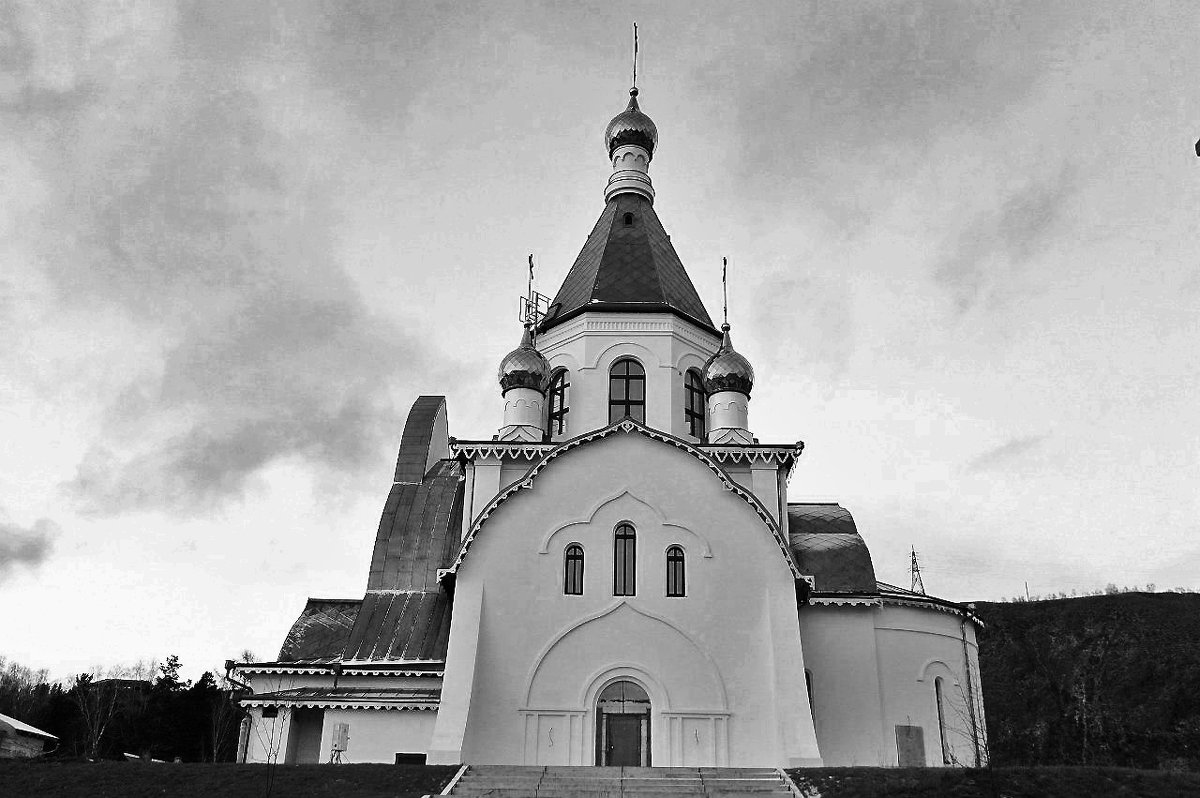Храм на территории Успенского мужского монастыря Красноярска - Анна 