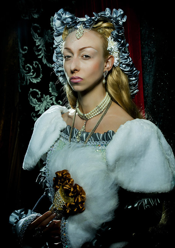 Портрет девушки в средневековом костюме - Вячеслав Подопросветов