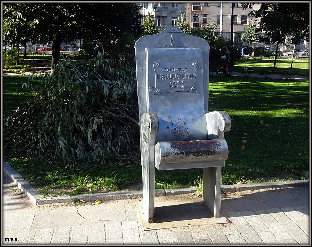 Памятное кресло Донатасу Банионису - Вера 