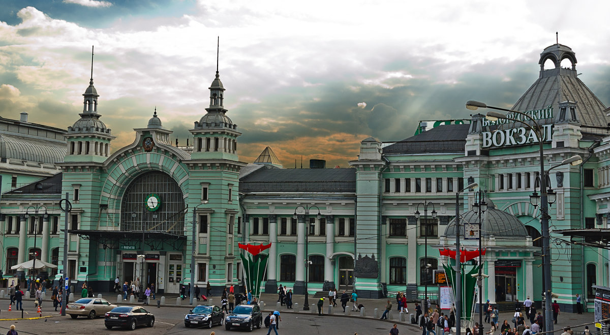 Здание белорусского вокзала в Москве