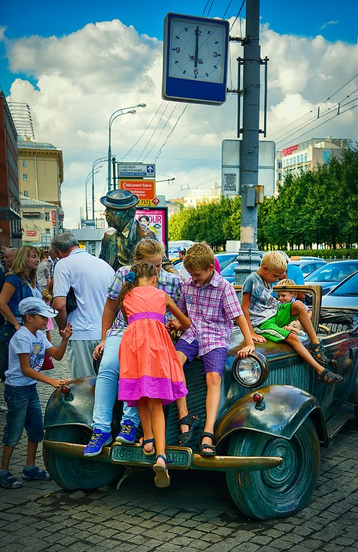 У старого цирка - Ю Д