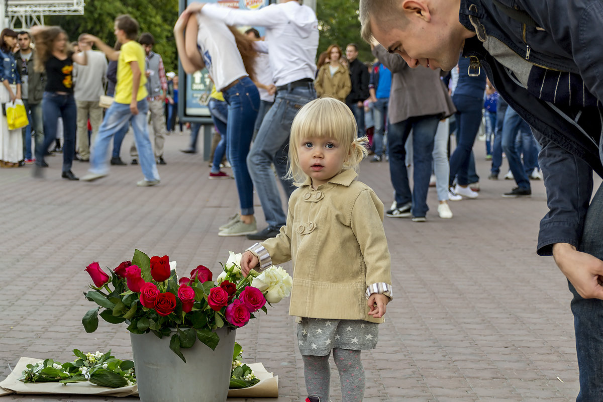 Девочка и цветы - Sergey Kuznetcov