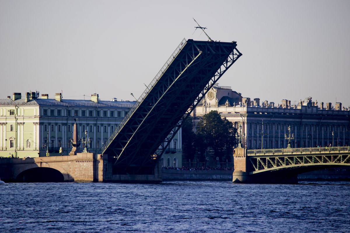 Троицкий мост разведен, ждет крейсер Аврору - Sergey Lebedev