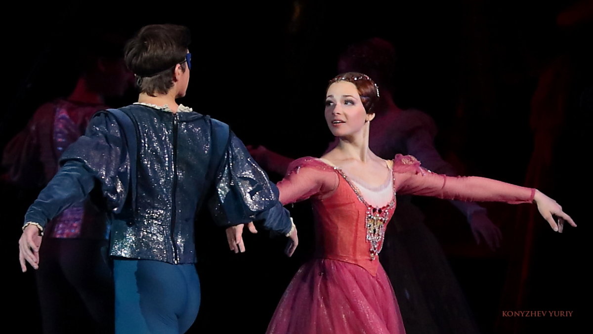 Знакомство юной Джульетты с Ромео на бале-маскараде в доме Капулетти ... - Yuriy Konyzhev