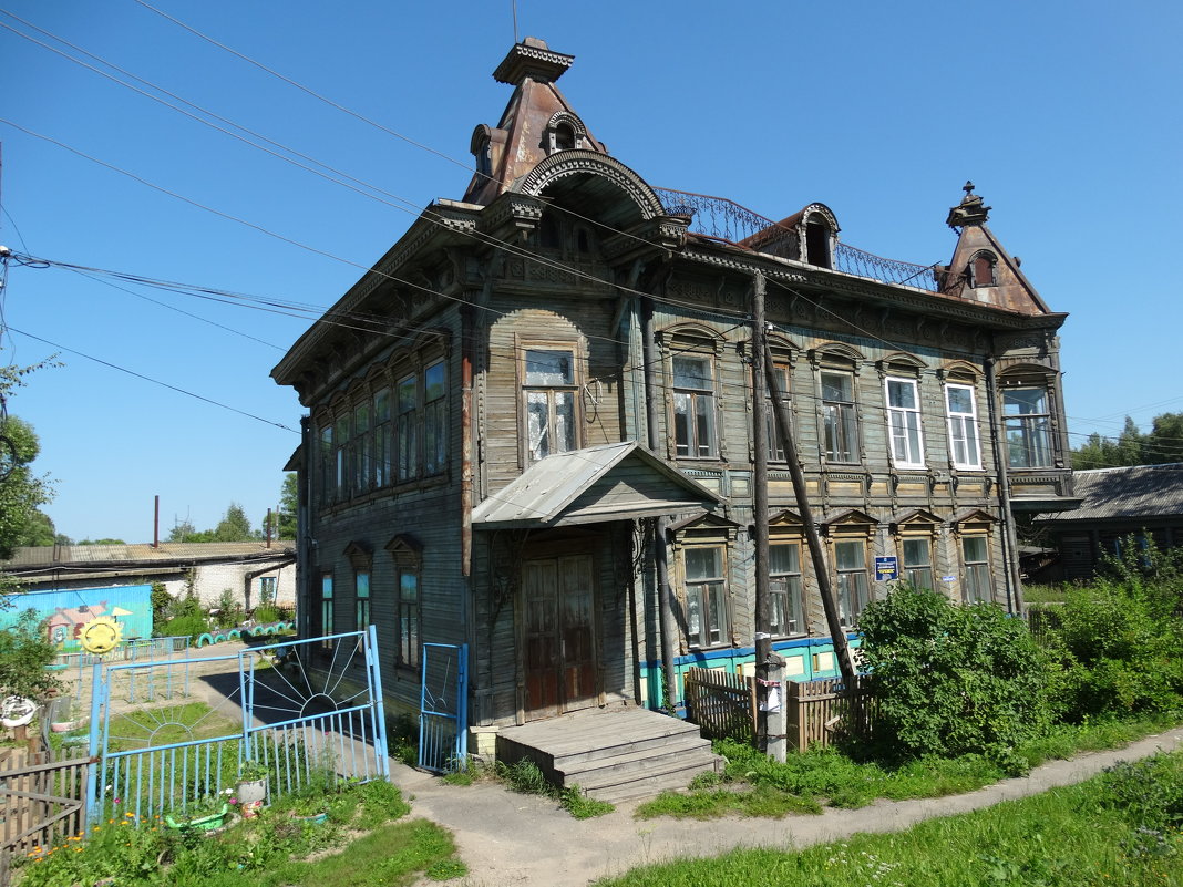 Старинный красивый дом - Светлана Лысенко